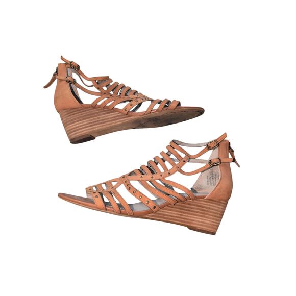 Hing Tan Leather Strappy Wedge Sandals with Silver Studs – Size 9.5 - Picture 2 of 4